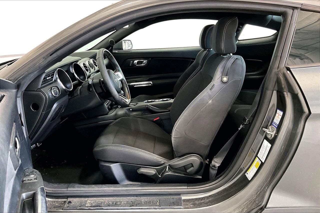 Used 2016 Ford Mustang Coupe RWD image 15