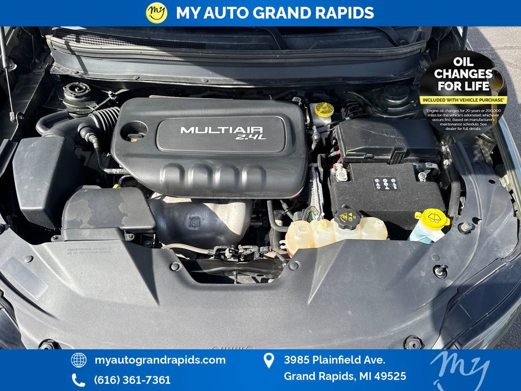 Used 2019 Jeep Cherokee Latitude w/ Cold Weather Group AWD/4WD image 24