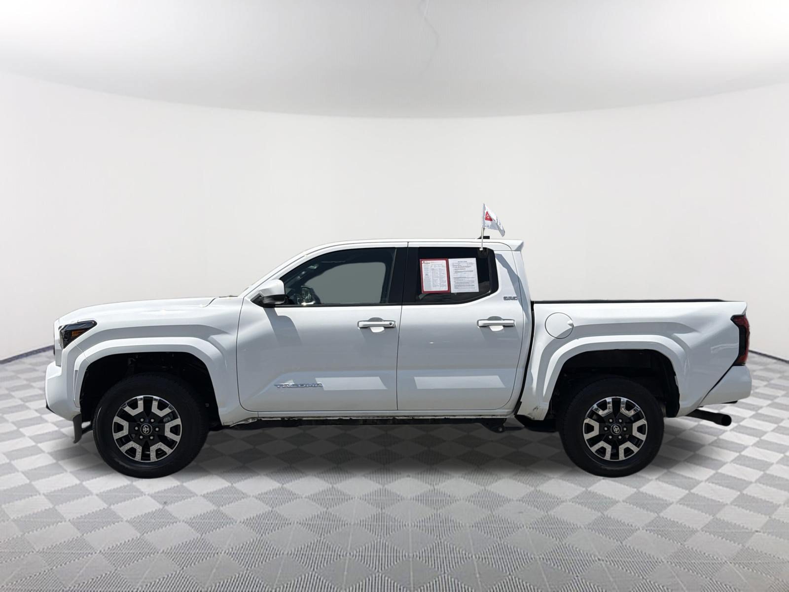 Certified 2024 Toyota Tacoma SR5 AWD/4WD image 13