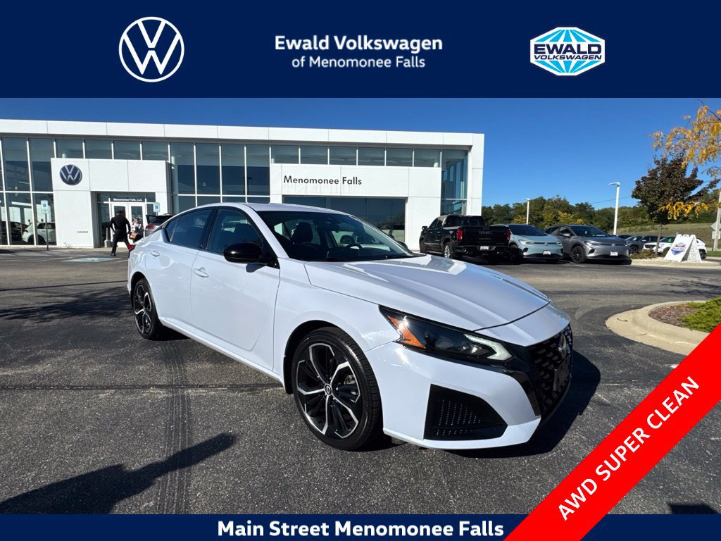 Used 2024 Nissan Altima 2.5 SR AWD/4WD image 9