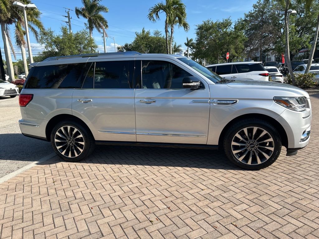 Used 2018 Lincoln Navigator Select image 2