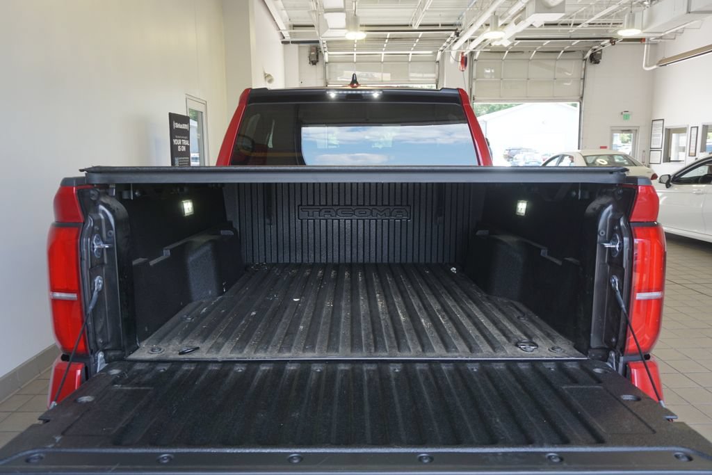 Used 2025 Toyota Tacoma SR5 AWD/4WD image 15