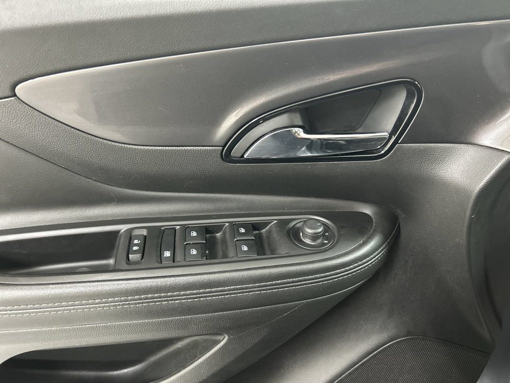 Used 2019 Buick Encore Essence w/ Experience Buick Package AWD/4WD image 11