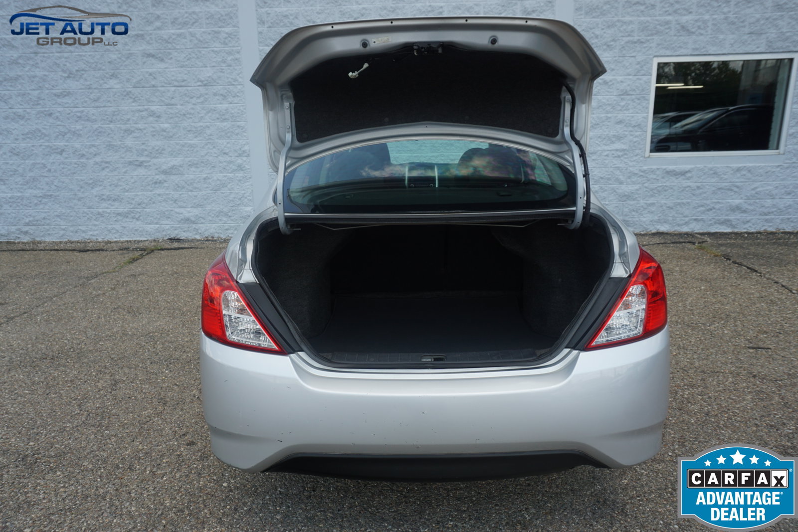 Used 2016 Nissan Versa SV w/ Fog Lights Package FWD image 16