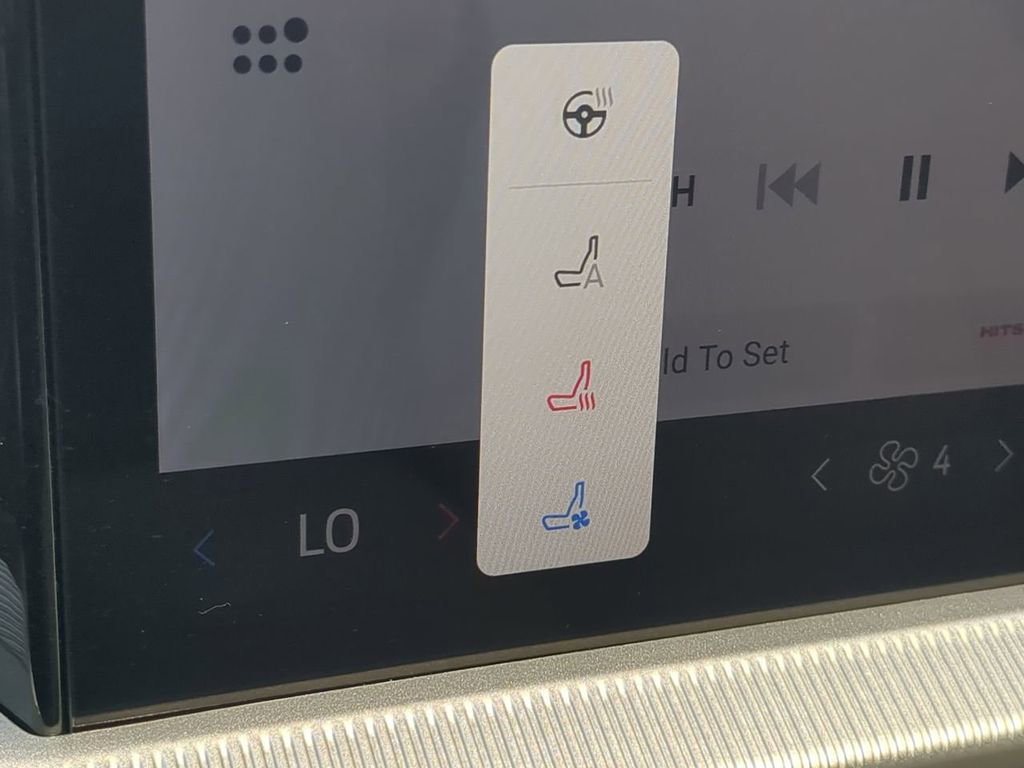 Used 2025 Ford Explorer Platinum w/ Ultimate Package image 23