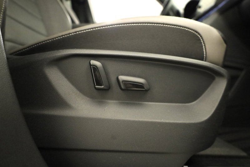 Used 2020 Volkswagen Atlas Cross Sport SEL Premium image 33