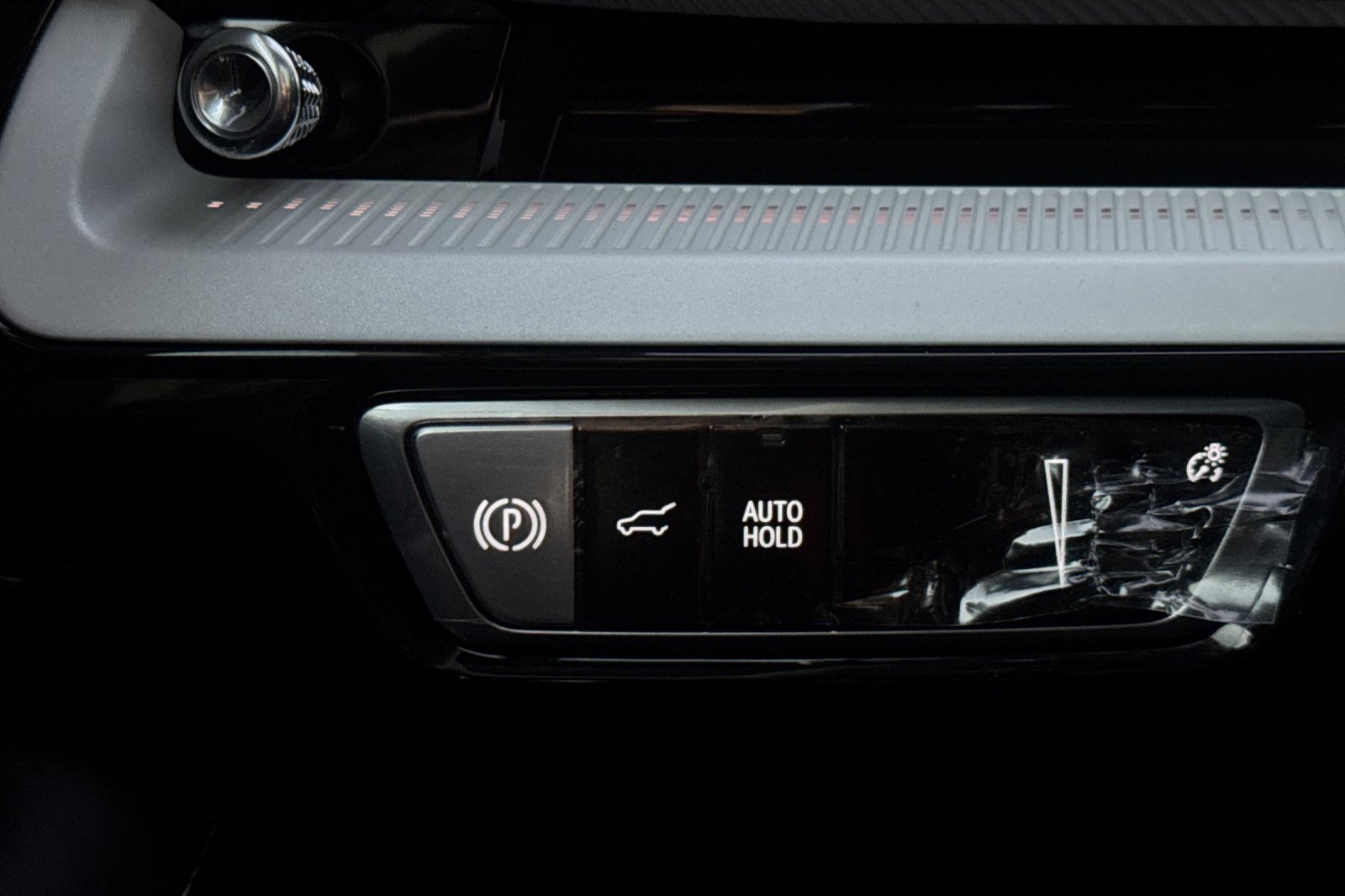 Certified 2025 Cadillac Optiq Luxury 1 image 36