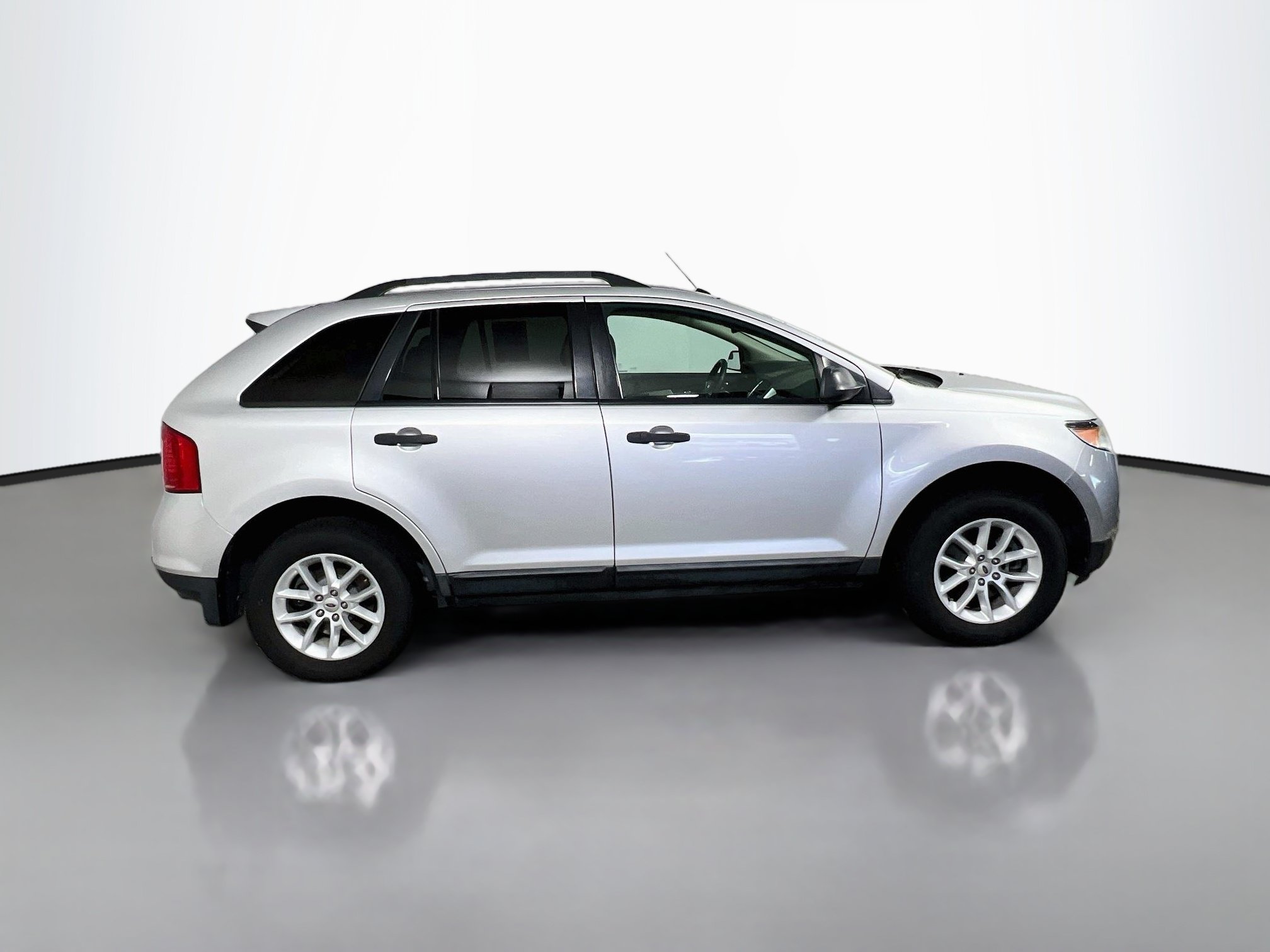 Used 2013 Ford Edge SE FWD image 3