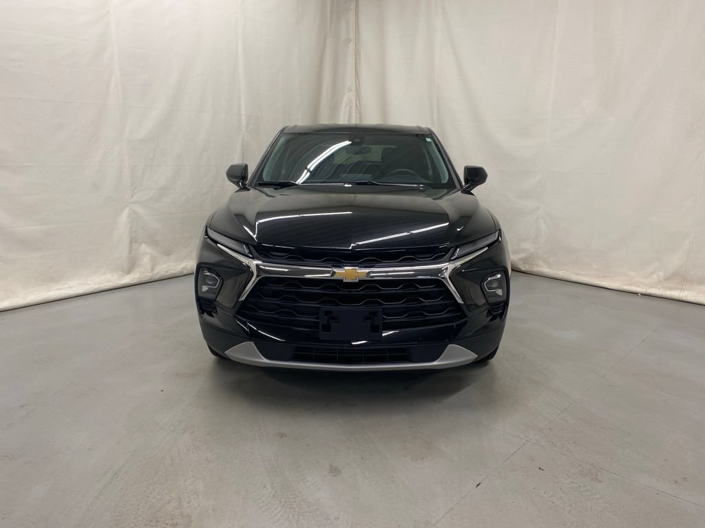 Used 2025 Chevrolet Blazer LT AWD/4WD image 3