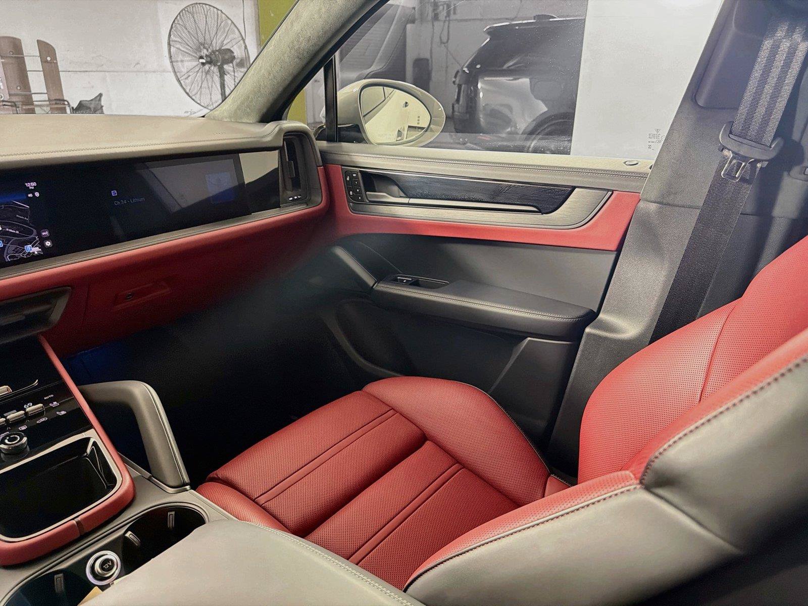 Used 2026 Porsche Cayenne GTS AWD/4WD image 30