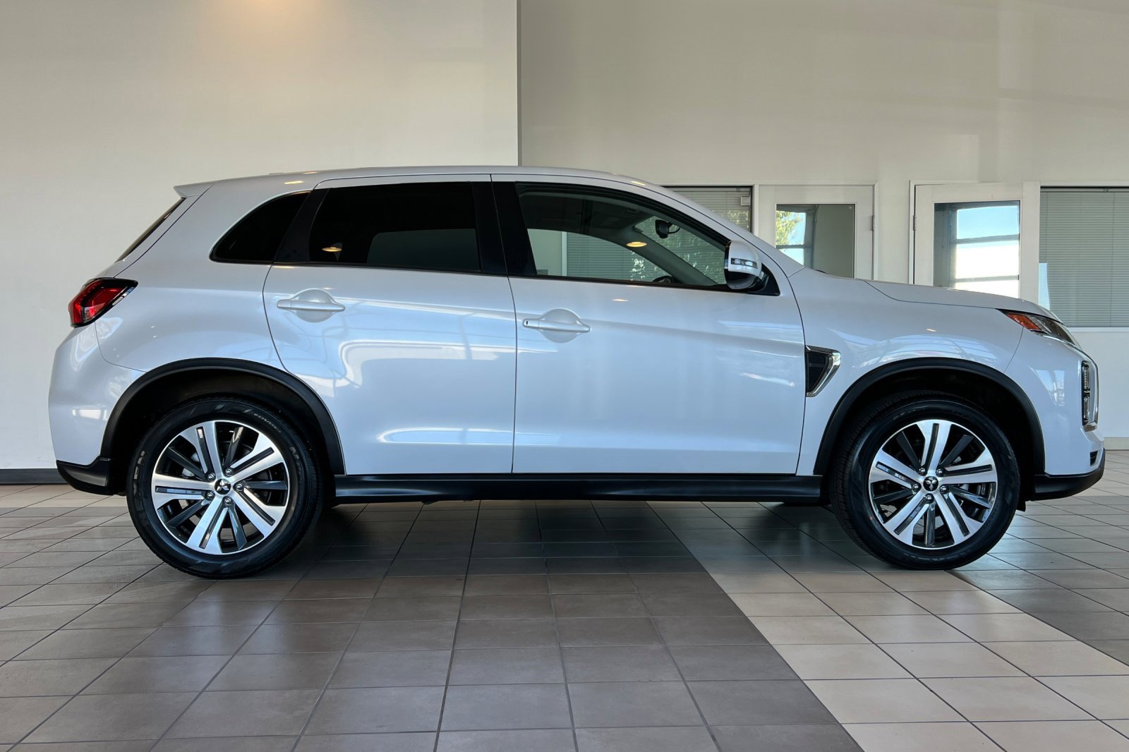 Used 2024 Mitsubishi Outlander Sport SE image 3