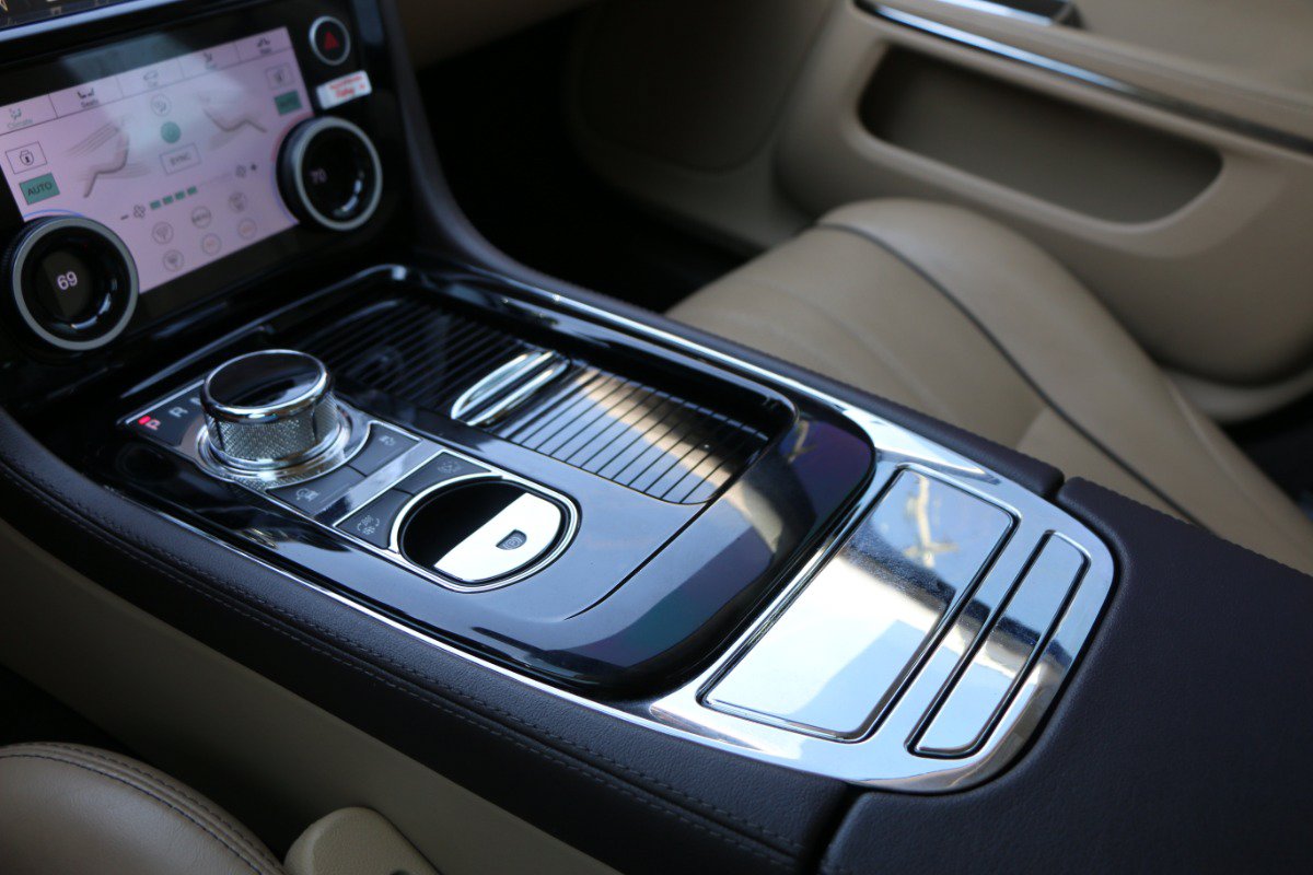 Used 2018 Jaguar XJ Supercharged RWD image 27