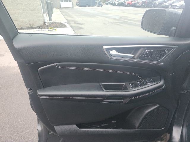 Used 2023 Ford Edge Titanium w/ Class II Trailer Tow Package image 21