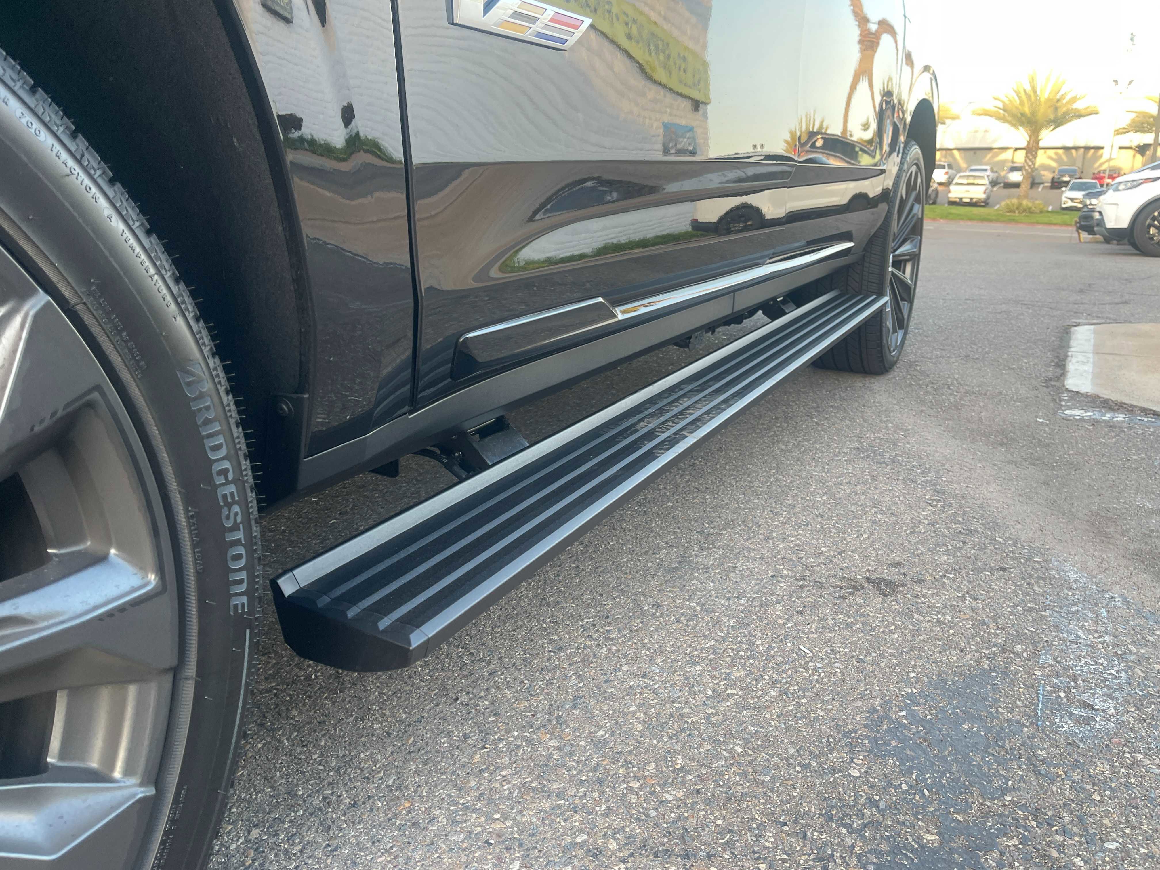 Used 2025 Cadillac Escalade ESV V image 10