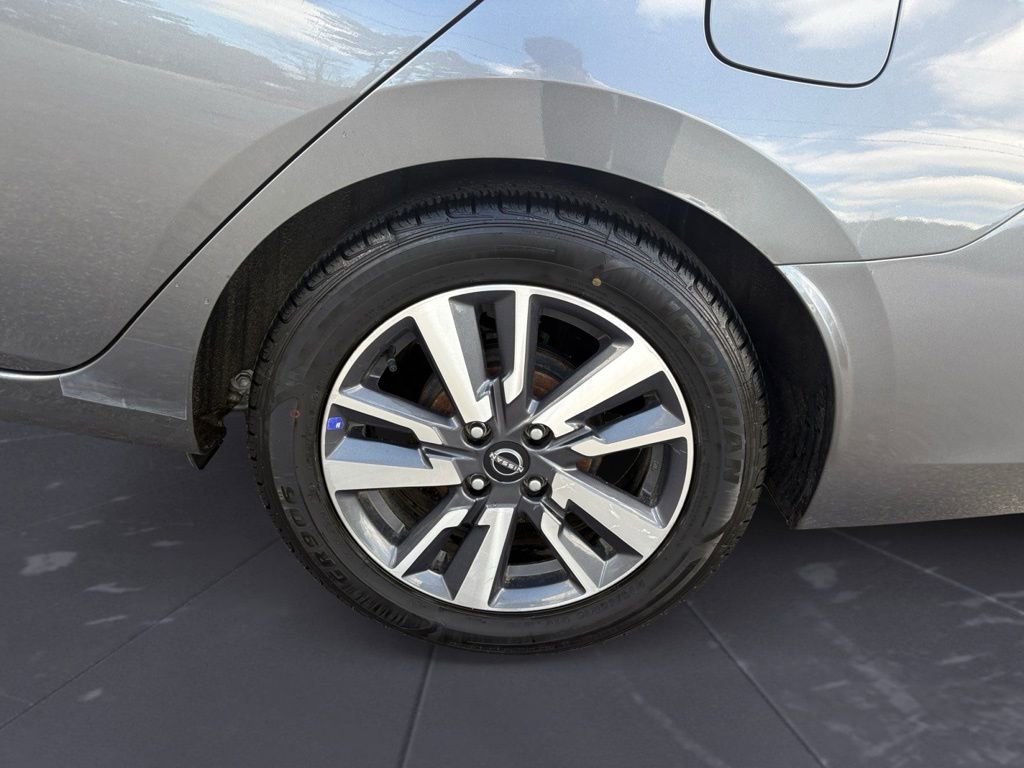 Used 2023 Nissan Versa SV image 9