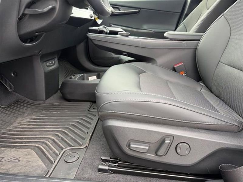 New 2025 Kia EV6 Light w/ Light LR Technology Package RWD image 12