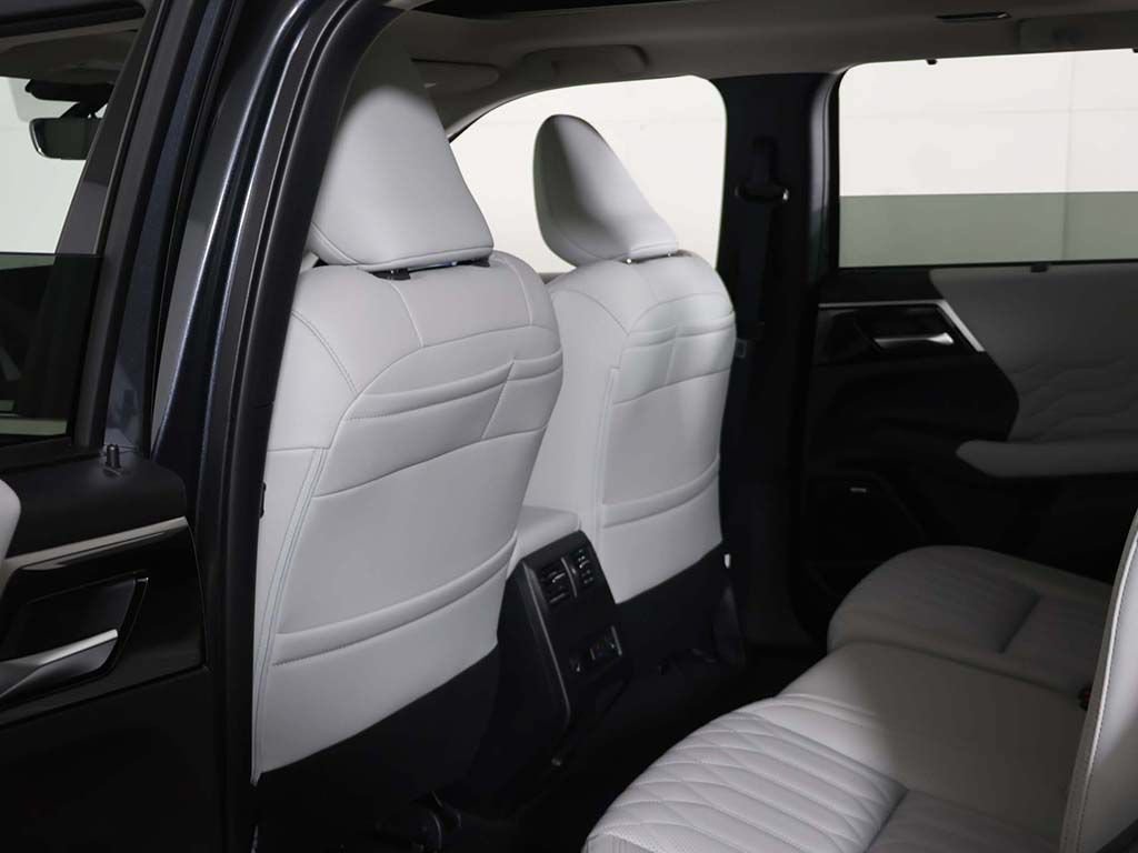 New 2026 Mitsubishi Outlander SEL AWD/4WD image 34