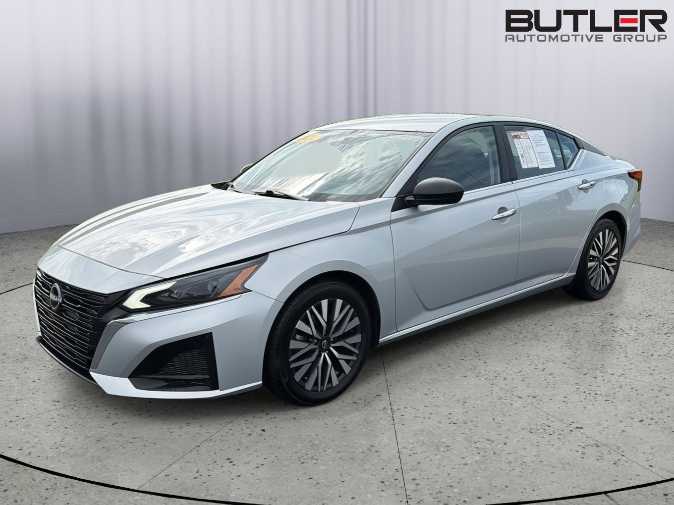 Used 2024 Nissan Altima 2.5 SV FWD image 2