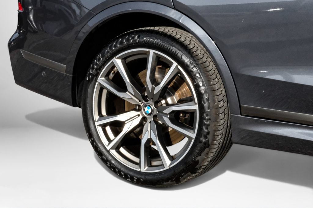 Used 2021 BMW X7 M50i w/ Dynamic Handling Package AWD/4WD image 56