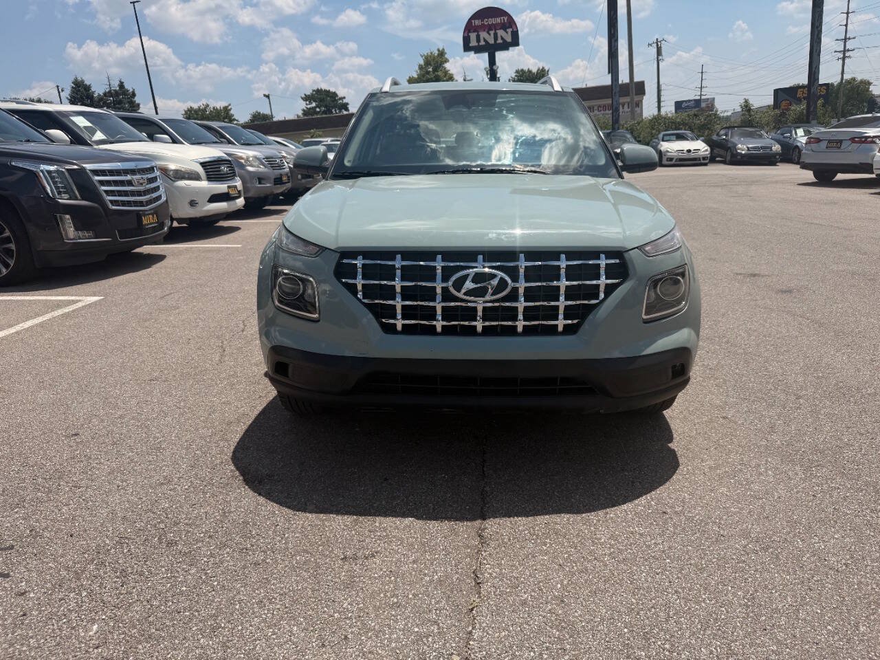 Used 2025 Hyundai Venue SEL FWD image 3