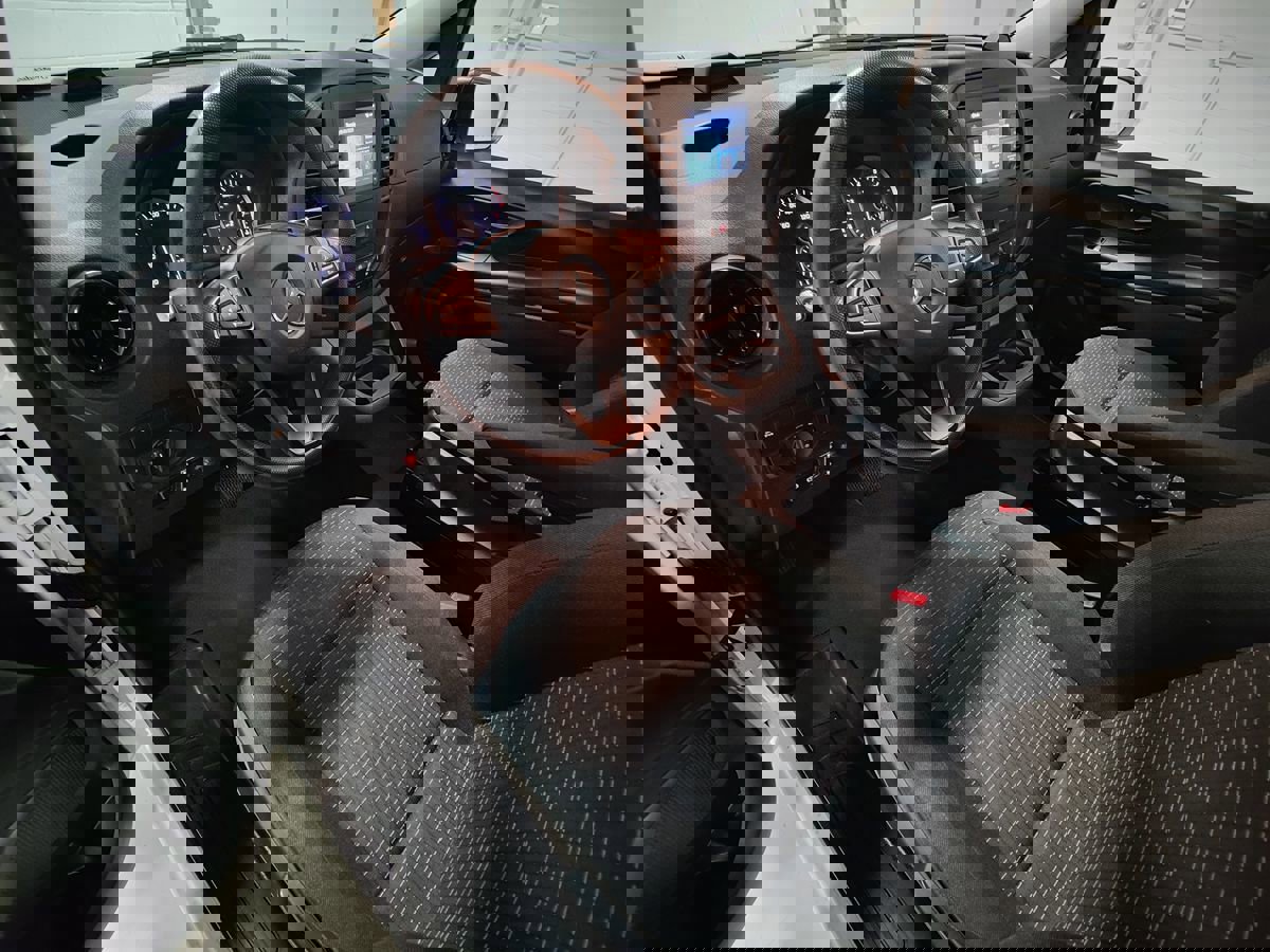 Used 2023 Mercedes-Benz Metris image 21