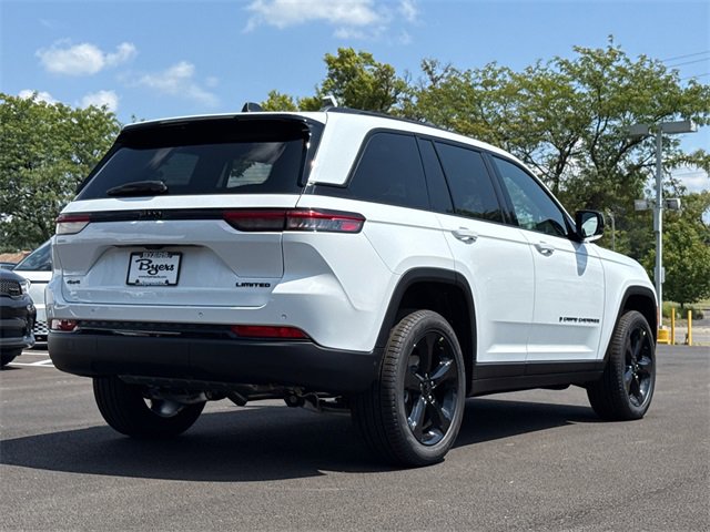 New 2025 Jeep Grand Cherokee Limited w/ Black Appearance Package image 8