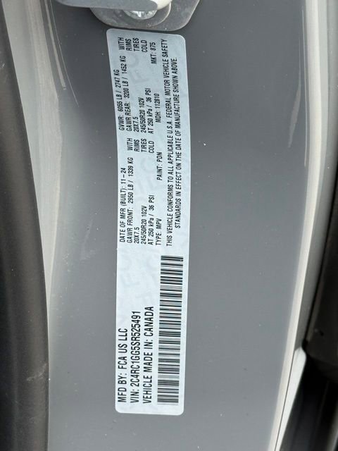 Used 2025 Chrysler Pacifica Limited image 36