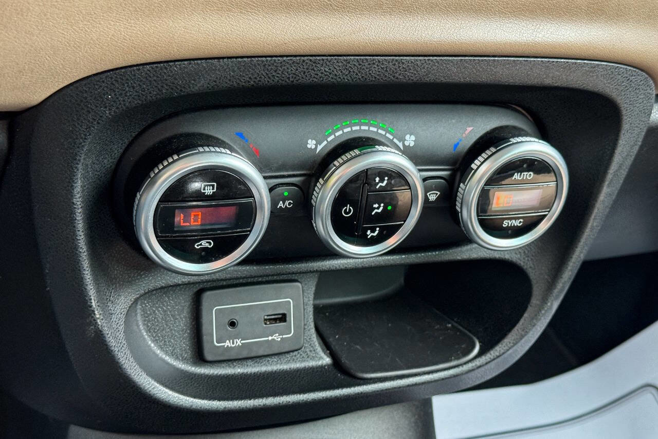 Used 2017 FIAT 500L Trekking w/ Popular Equipment Package FWD image 31