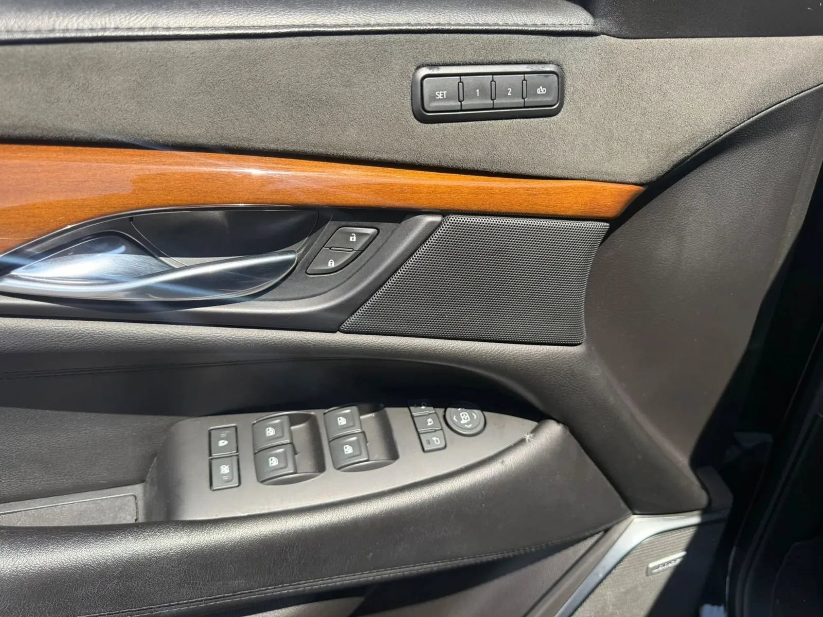 Used 2019 Cadillac Escalade Luxury AWD/4WD image 12