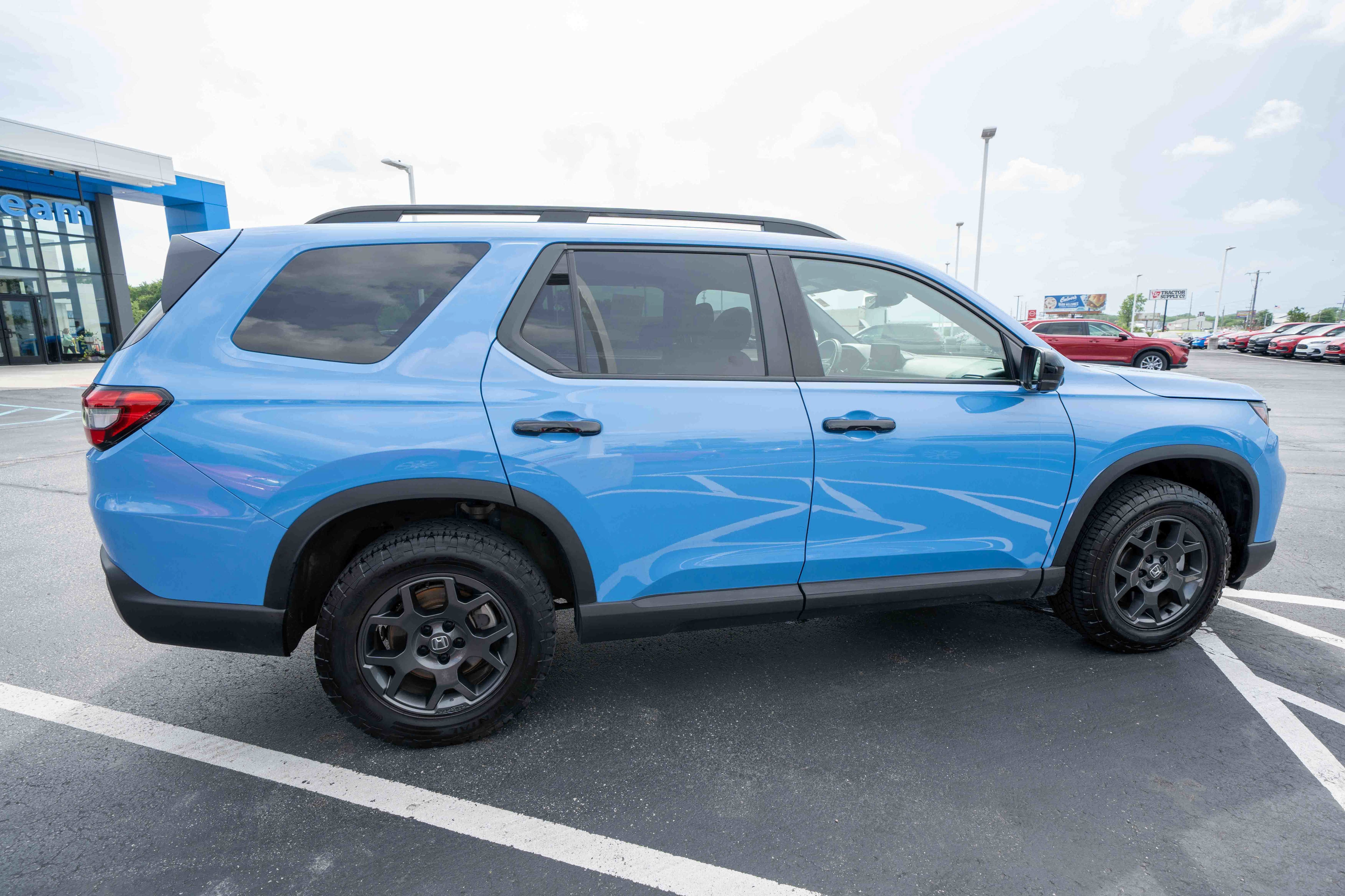 Used 2024 Honda Pilot TrailSport image 6