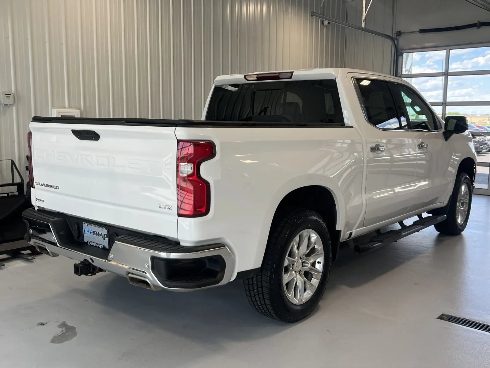 Used 2021 Chevrolet Silverado 1500 LTZ AWD/4WD image 3