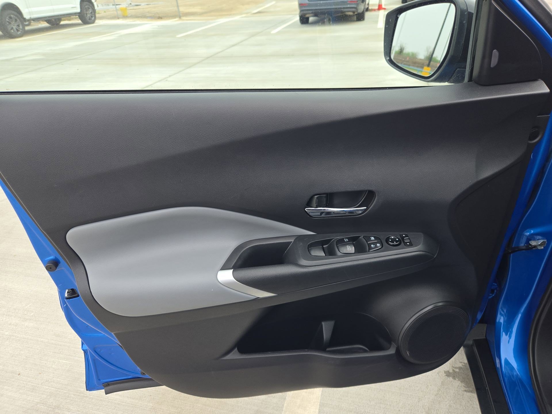 Used 2023 Nissan Kicks SR w/ SR Premium Package image 13