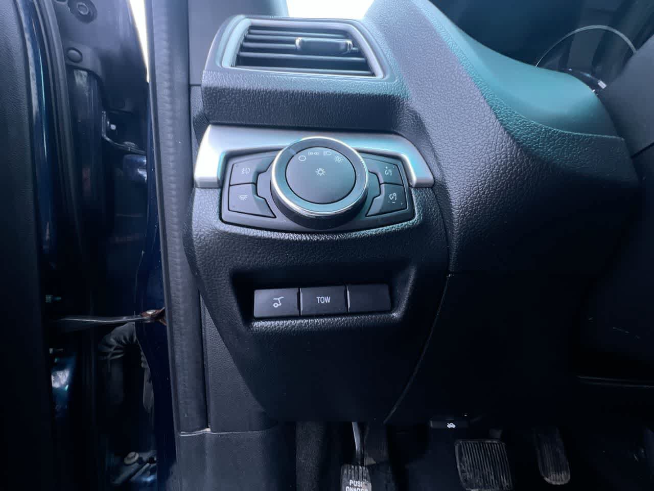 Used 2016 Ford Explorer XLT w/ Equipment Group 202A AWD/4WD image 18