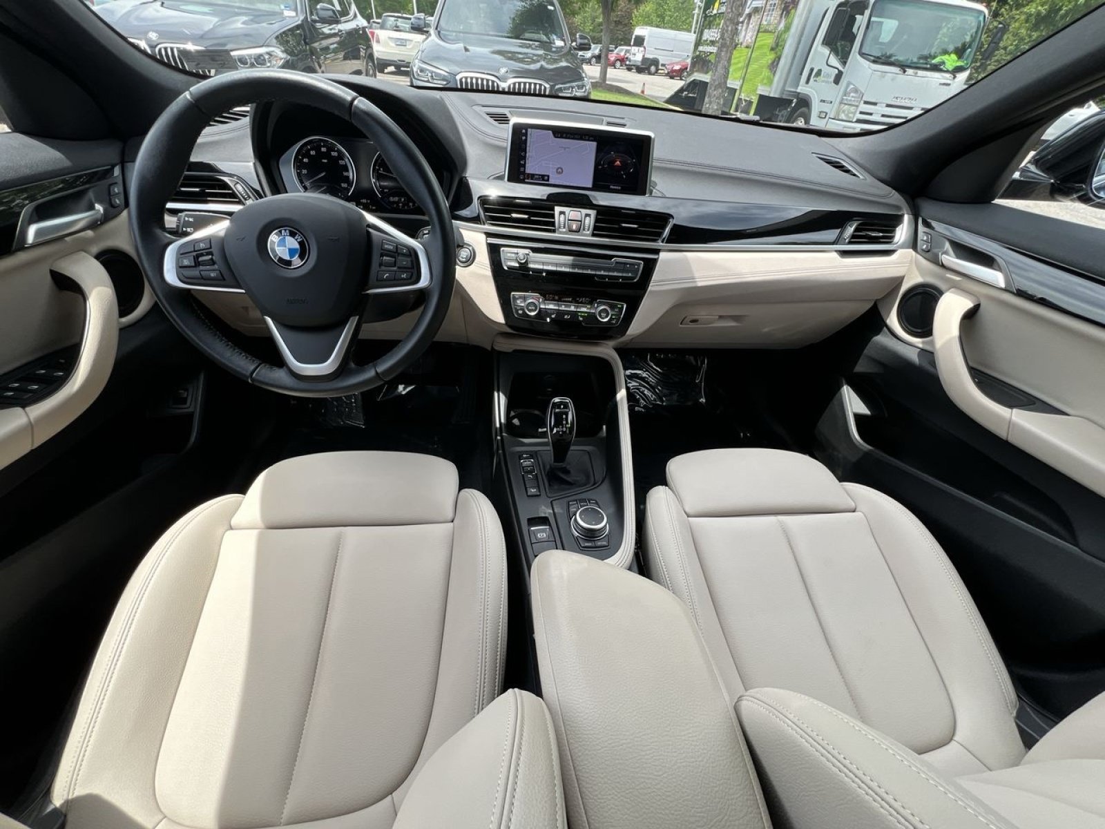 Used 2023 BMW X2 xDrive28i w/ Convenience Package AWD/4WD image 2