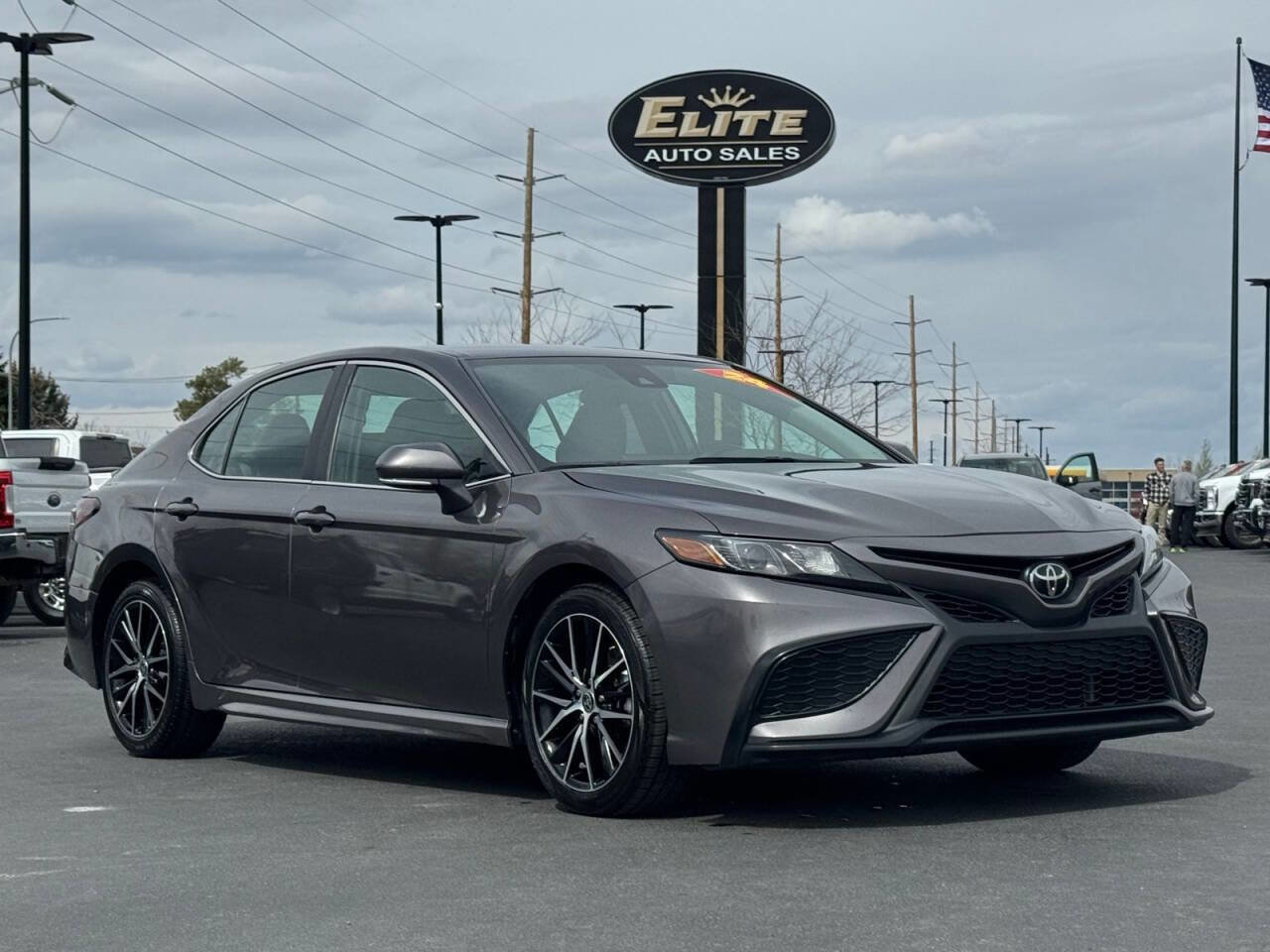 Used 2024 Toyota Camry SE FWD image 1