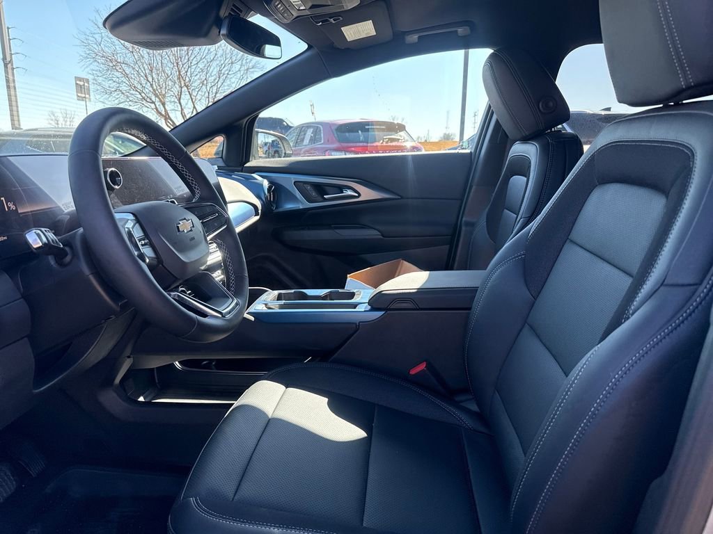 New 2026 Chevrolet Equinox EV LT AWD/4WD image 9