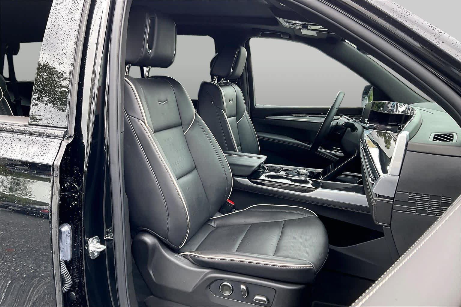 Used 2025 Cadillac Escalade Sport AWD/4WD image 8