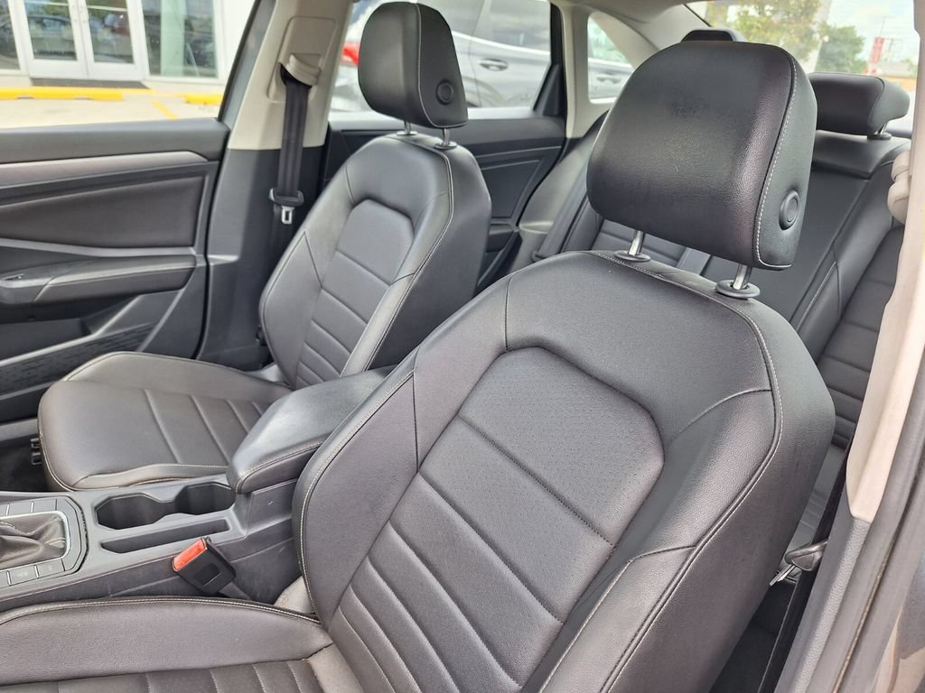 Used 2023 Volkswagen Jetta SE w/ Panoramic Sunroof Package FWD image 11