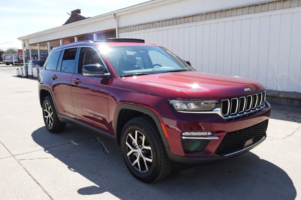 Used 2023 Jeep Grand Cherokee Limited image 2