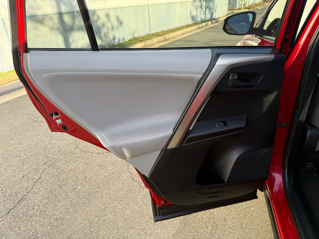 Used 2013 Toyota RAV4 LE image 16