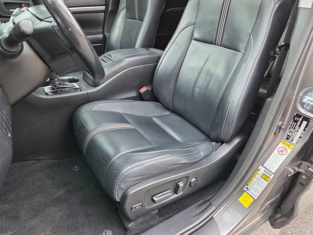 Used 2017 Toyota Highlander SE AWD/4WD image 6