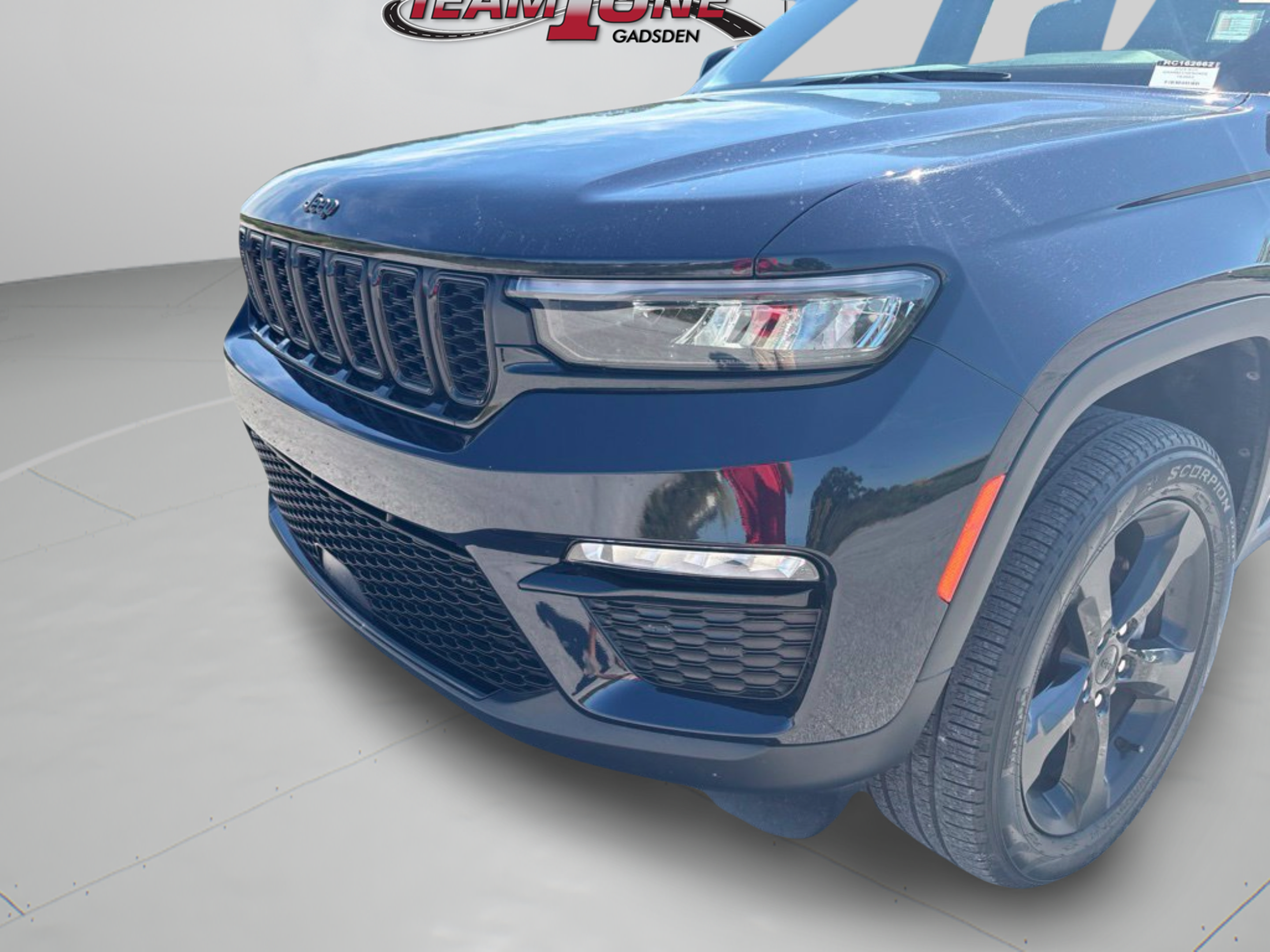 Used 2024 Jeep Grand Cherokee Limited w/ Black Appearance Package AWD/4WD image 26