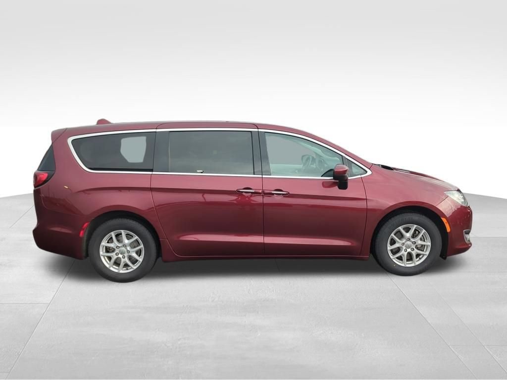 Used 2017 Chrysler Pacifica Touring Plus FWD image 7