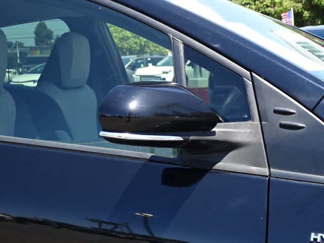 Used 2022 Toyota Prius LE FWD image 7