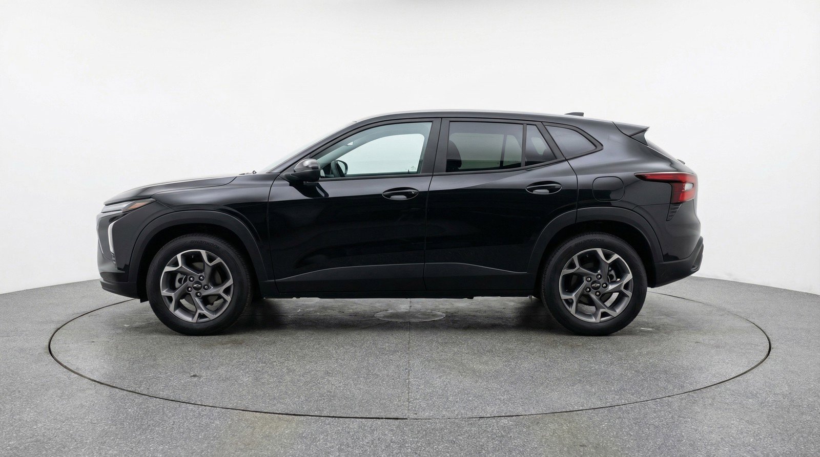Used 2025 Chevrolet Trax LT w/ LT Convenience Package image 5