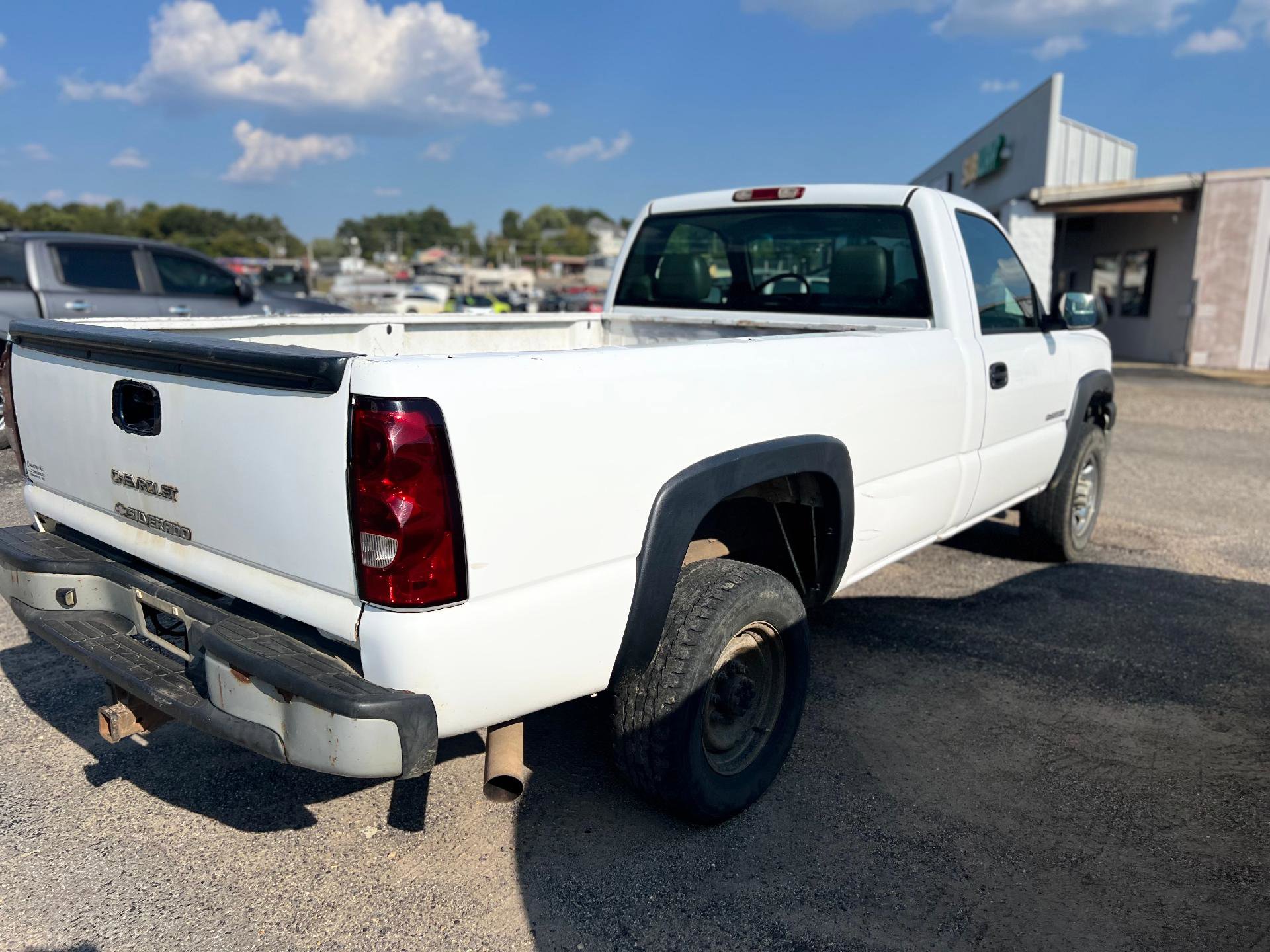 Used 2004 Chevrolet Silverado 2500 W/T image 2