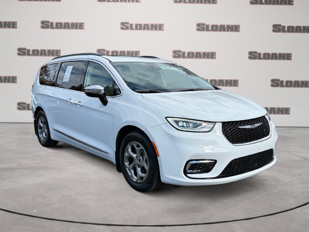 Used 2023 Chrysler Pacifica Limited w/ Uconnect Theater Family Group FWD image 7