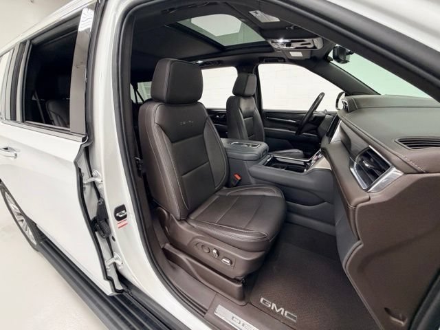Certified 2022 GMC Yukon XL Denali w/ Denali Premium Package AWD/4WD image 30