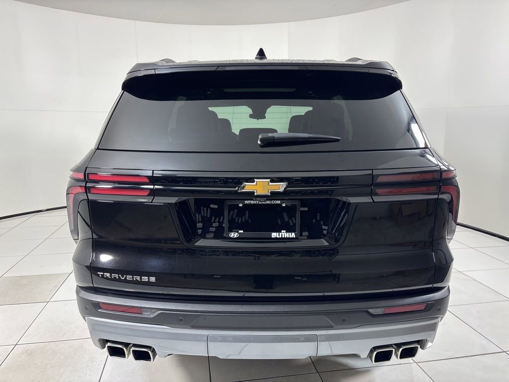 Used 2025 Chevrolet Traverse LT w/ Sun and Wheel Package image 4