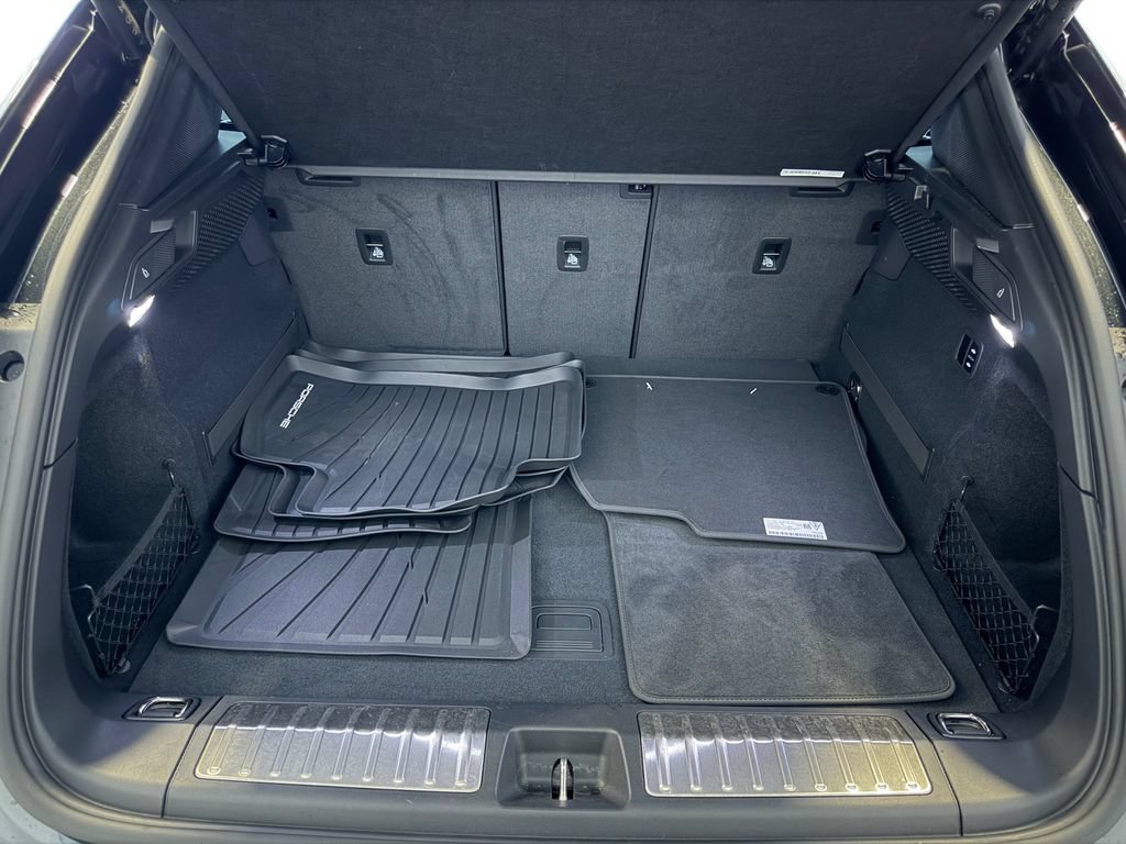 Certified 2025 Porsche Macan 4S Electric AWD/4WD image 26
